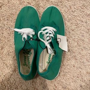 Green Women’s casual sneakers